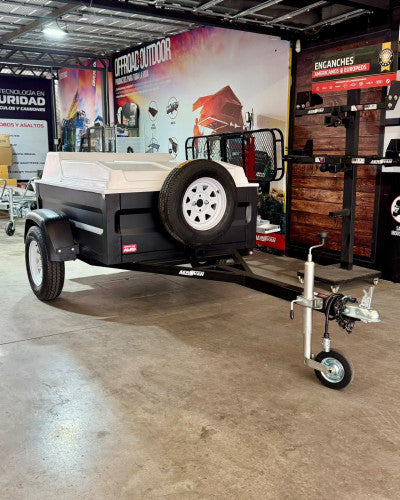 Carro Portaequipajes Aerovan 1600 Urbeni | 700kg Carga | Suspensión AL-KO Alemana (Con Enganche Americano Integrado)