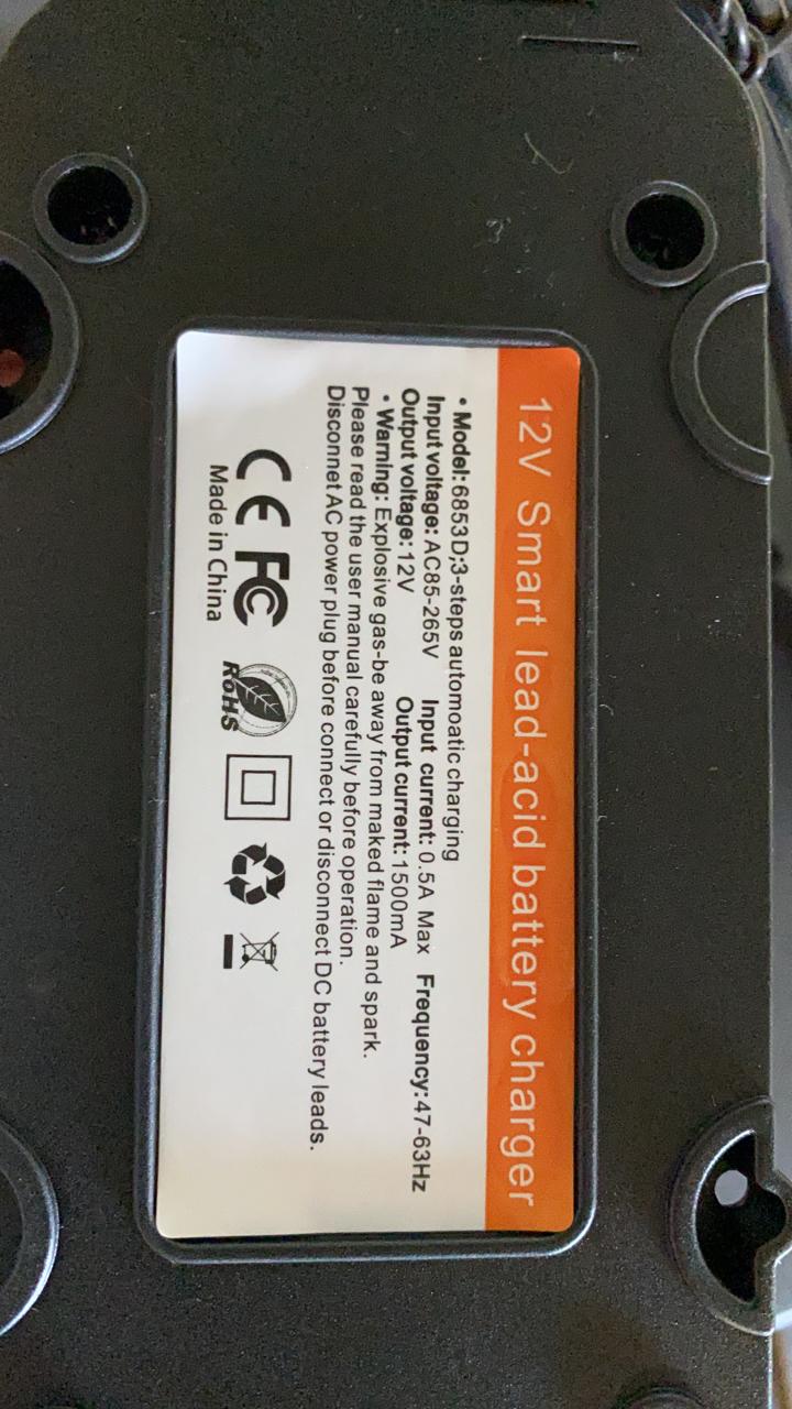 Cargador de Baterías AC-DC 12V 1.5Ah Carga Lenta